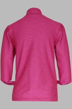 E32. Chamarra Corta Fucsia Bolsa Canguro y Pliegues